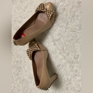 Vince Camuto Size 6M Color Nude 😍